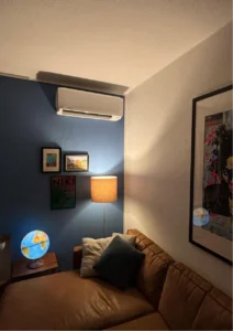 Split-Klimaanlage im Wohnzimmer eines Einfamilienhauses in Wunstorf